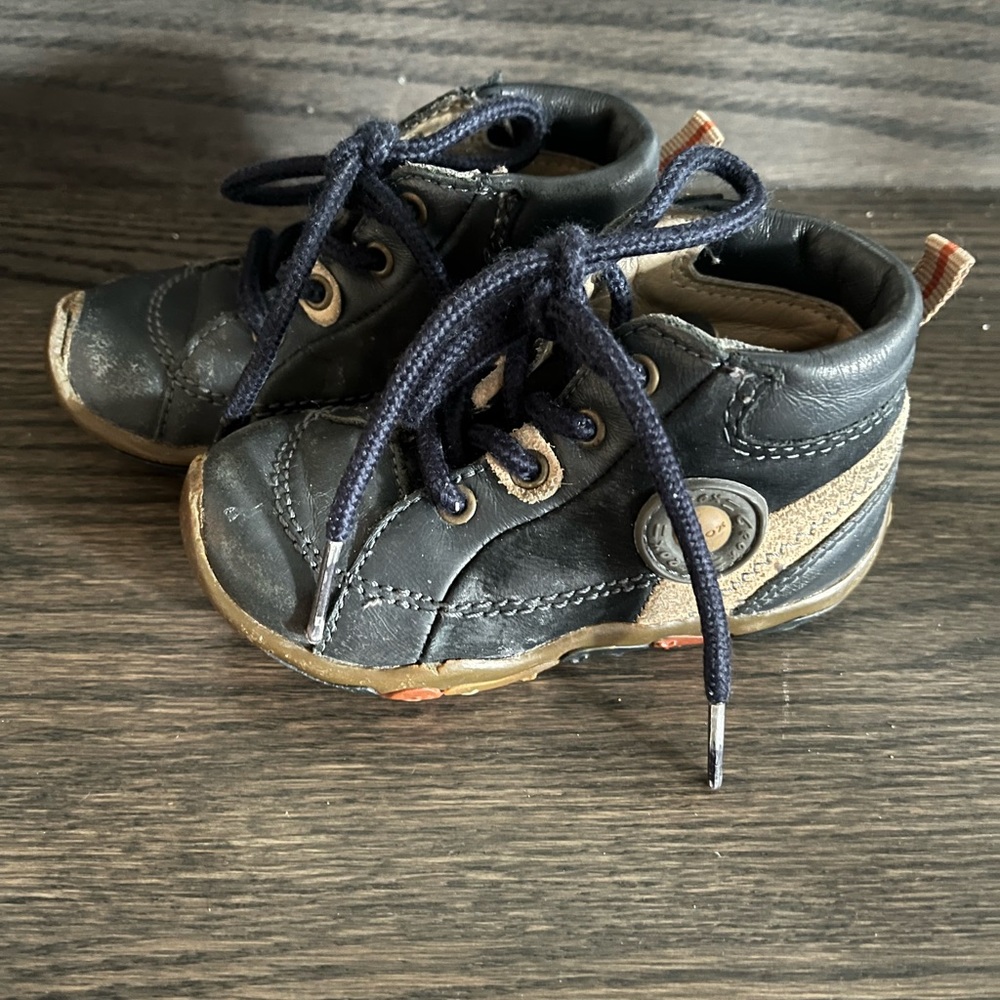 Geox toddler boys shoes sz 5.5 VGUC